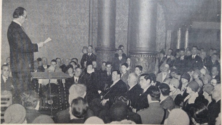 Ricardo  Rojas leyendo el discurso inaugural.